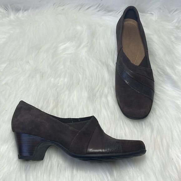 Clarks Artisan Brown Suede Slip On Heels Sz 9.5 - Picture 1 of 6